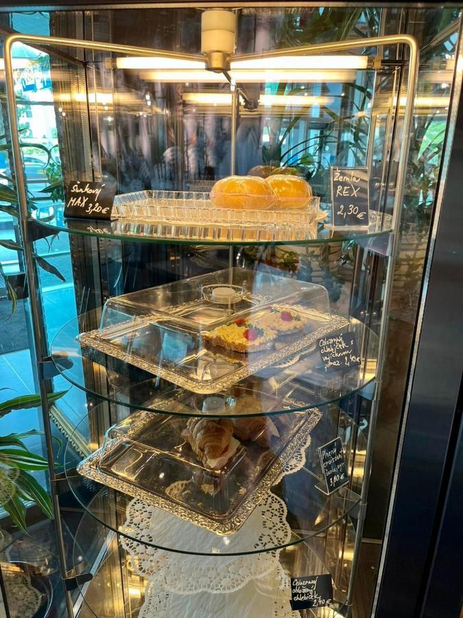 De Luxe 4 May Plaza Bratislava Extérieur photo