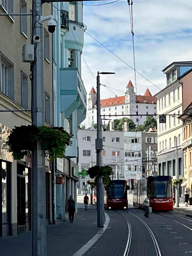 De Luxe 4 May Plaza Bratislava Extérieur photo