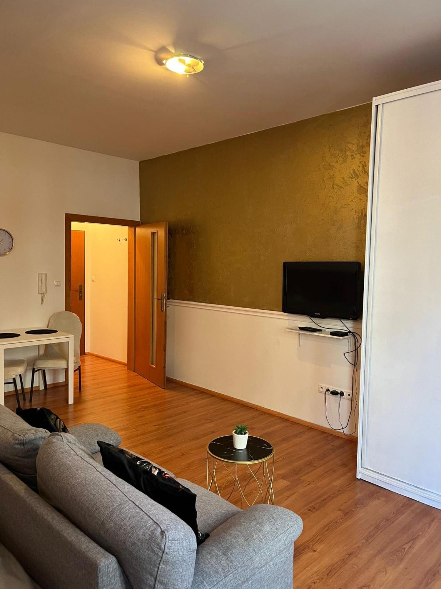 De Luxe 4 May Plaza Bratislava Extérieur photo